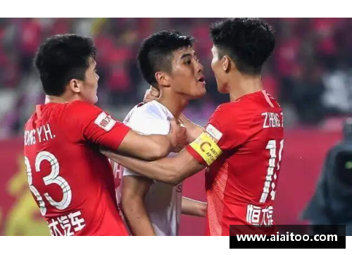 足球明星赛场冲突回放解析引发球迷热议与讨论